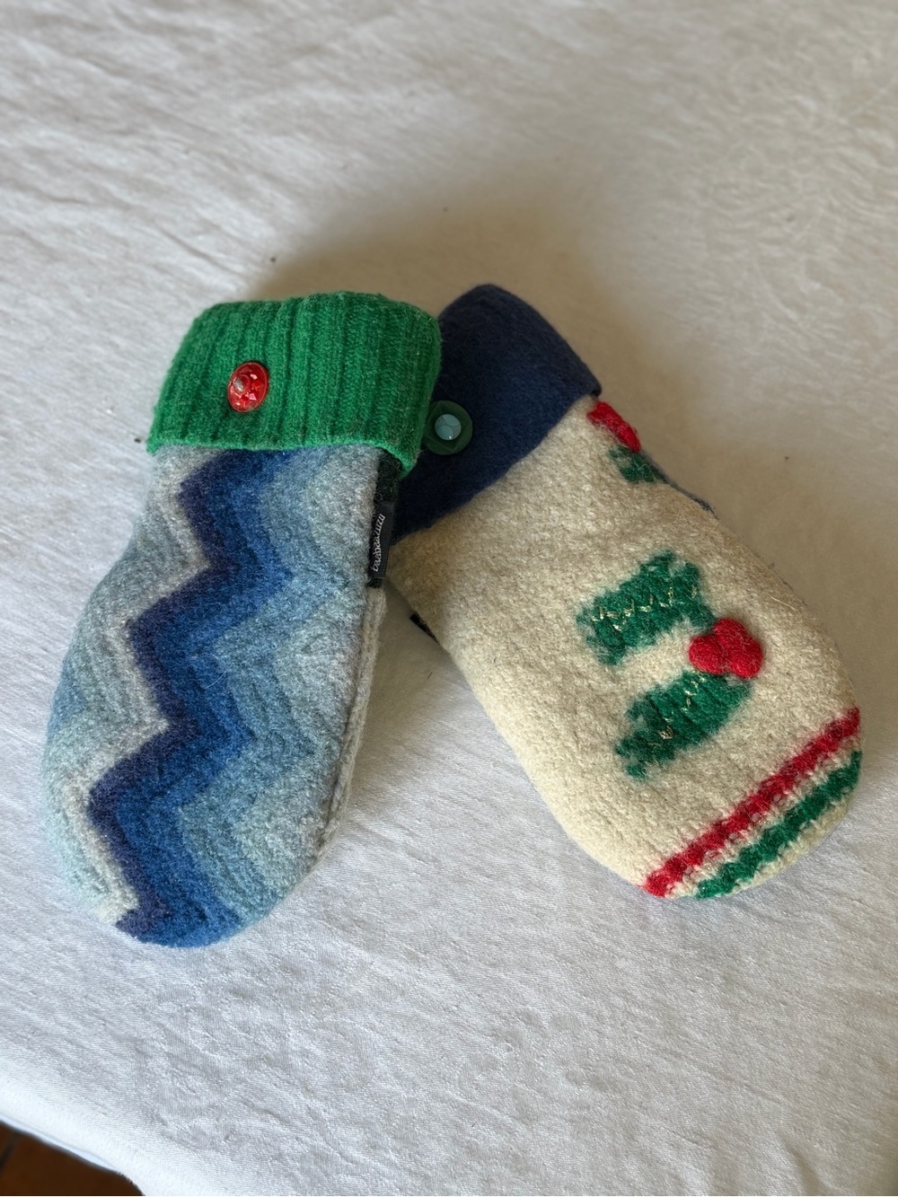 Baabaazuzu One of a Kind Fleece Lined Sweater Mittens One size